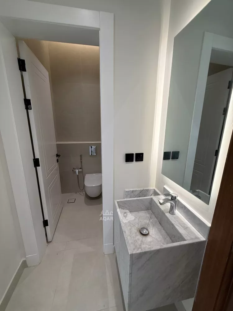 Floor for Sale in Riyadh Ar Rabie 8