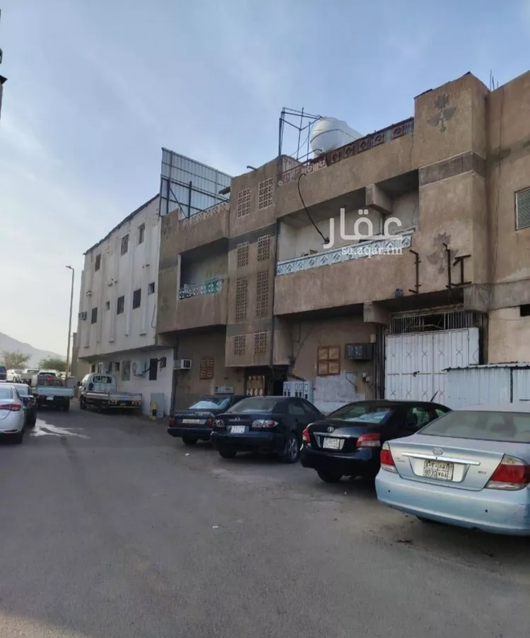 عمارة للبيع في شارع احمد بن معين, حي الأصيفرين, مدينة المدينة المنورة, منطقة المدينة المنورة صورة 2
