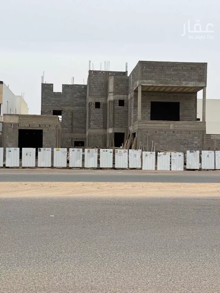 فيلا للبيع في شارع حذيفة ابن عبيد المرادي ، حي المدائن ، حائل ، منطقة حائل