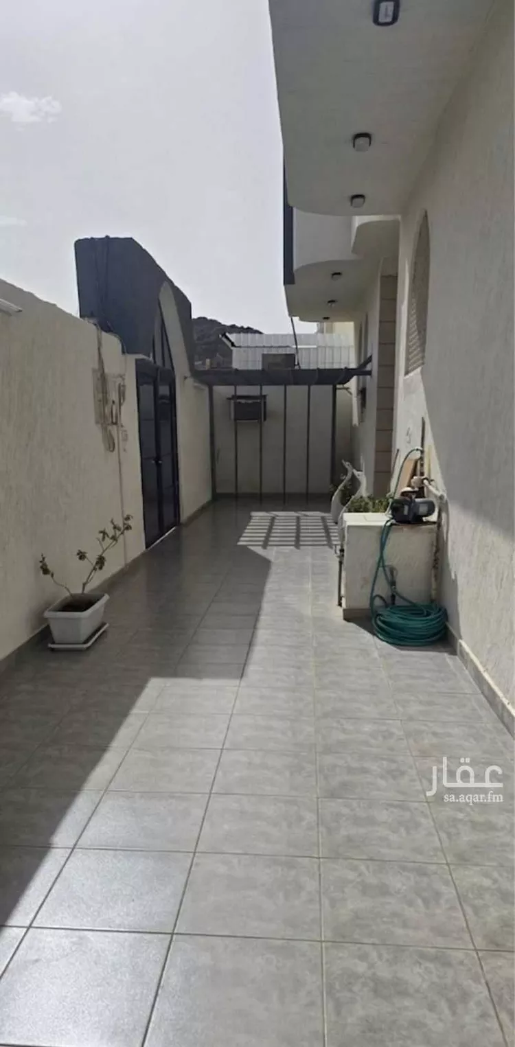 Building for Sale in Medina Az Zahrah صورة 3