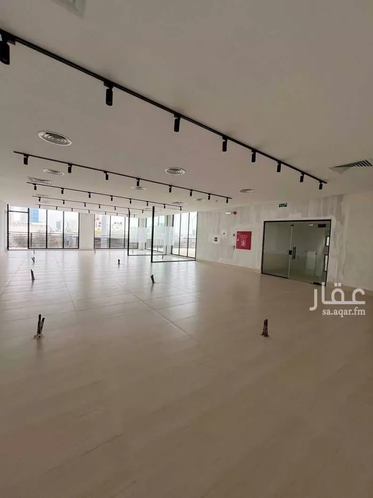 مكتب تجاري للإيجار في شارع التخصصي, حي المعذر الشمالي, مدينة الرياض, منطقة الرياض صورة 2