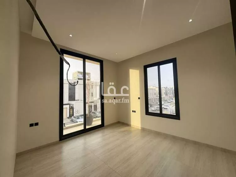 دور للبيع في شارع عمر بن عبداللطيف, حي الرمال, مدينة الرياض, منطقة الرياض صورة 3