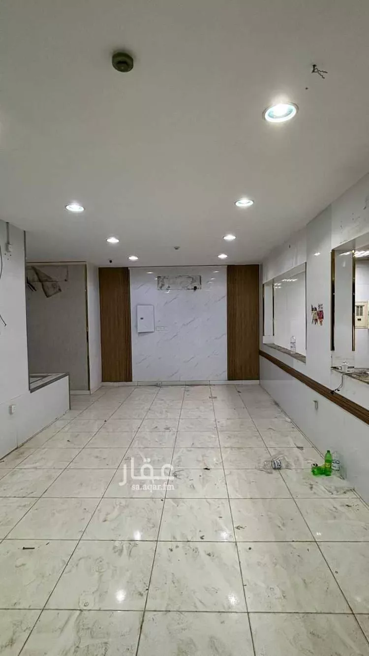 محل للإيجار في شارع العرباض ابن ساريه, حي السكب, مدينة المدينه المنوره, منطقة المدينة المنورة صورة 2