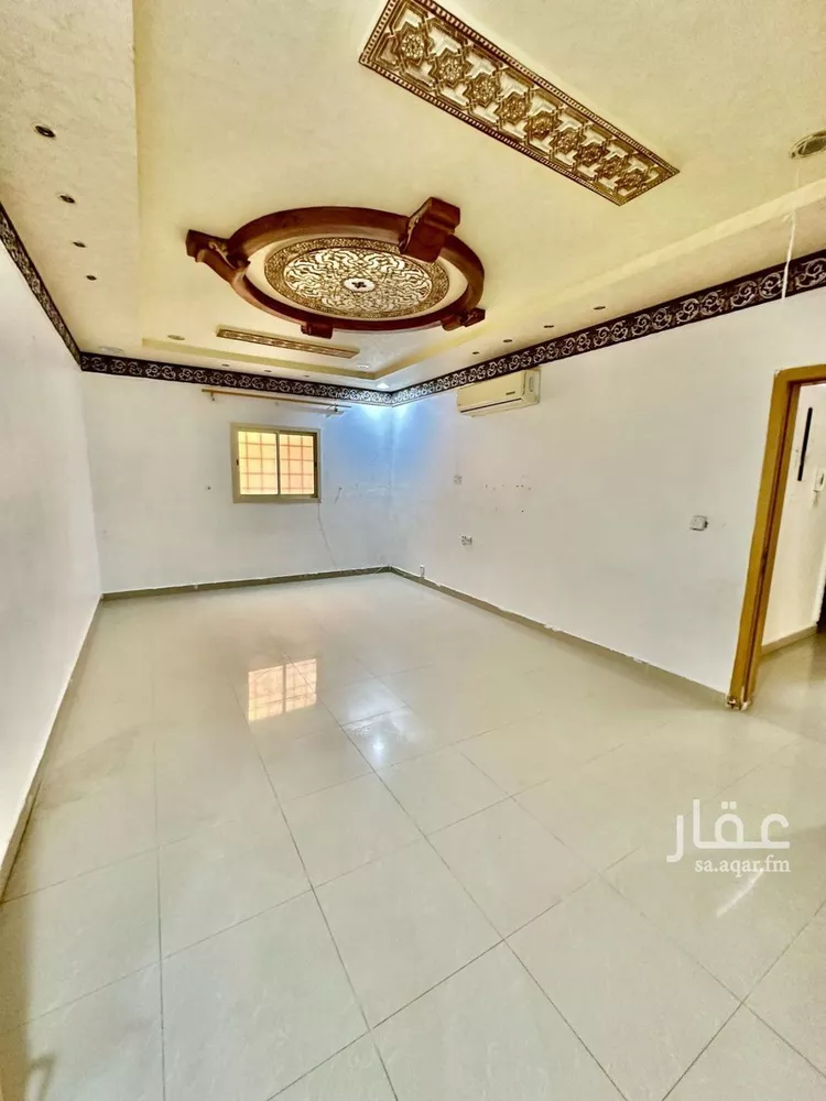 فيلا للبيع في شارع القراء, حي إشبيلية, مدينة الرياض, منطقة الرياض صورة 4