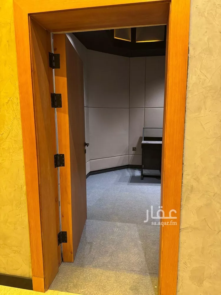 مكتب تجاري للإيجار في شارع ابي بكر الصديق الفرعي, حي الياسمين, مدينة الرياض, منطقة الرياض صورة 4