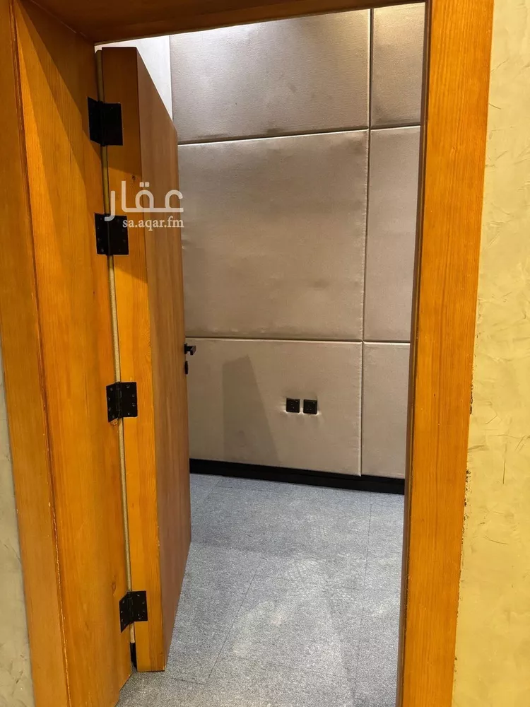 مكتب تجاري للإيجار في شارع ابي بكر الصديق الفرعي, حي الياسمين, مدينة الرياض, منطقة الرياض صورة 5