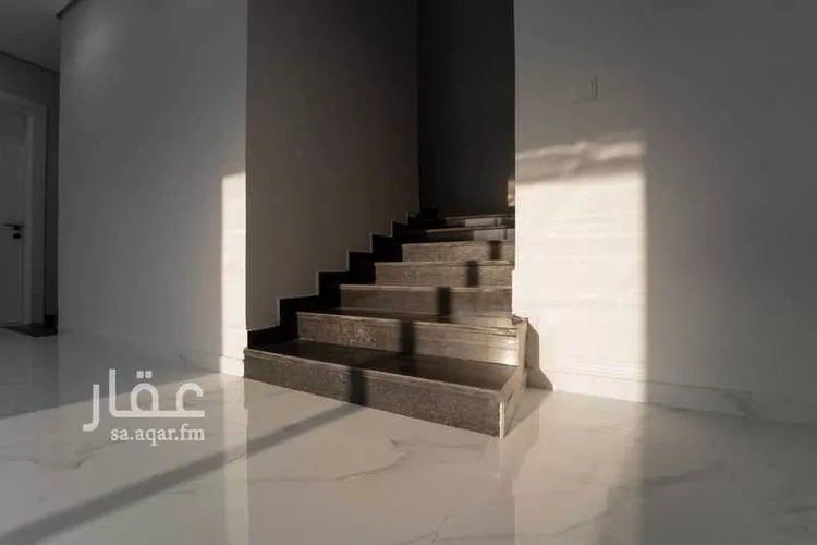 فيلا للبيع في شارع القاسم بن سلام, حي العروبة, مدينة الدمام, المنطقة الشرقية صورة 2