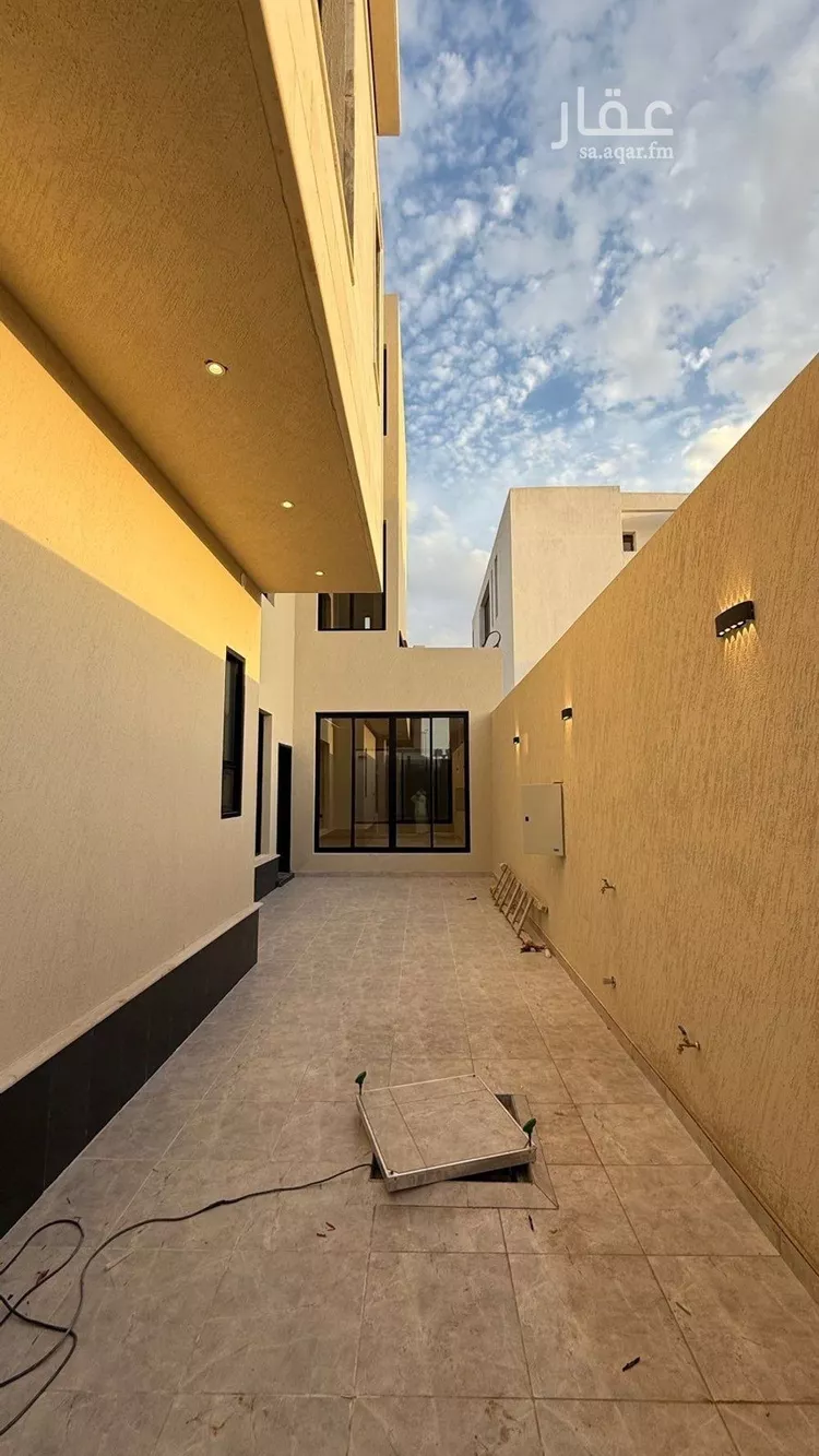 فيلا للبيع في شارع محمد بن أبي بكر القيم, حي المهدية, مدينة الرياض, منطقة الرياض صورة 4
