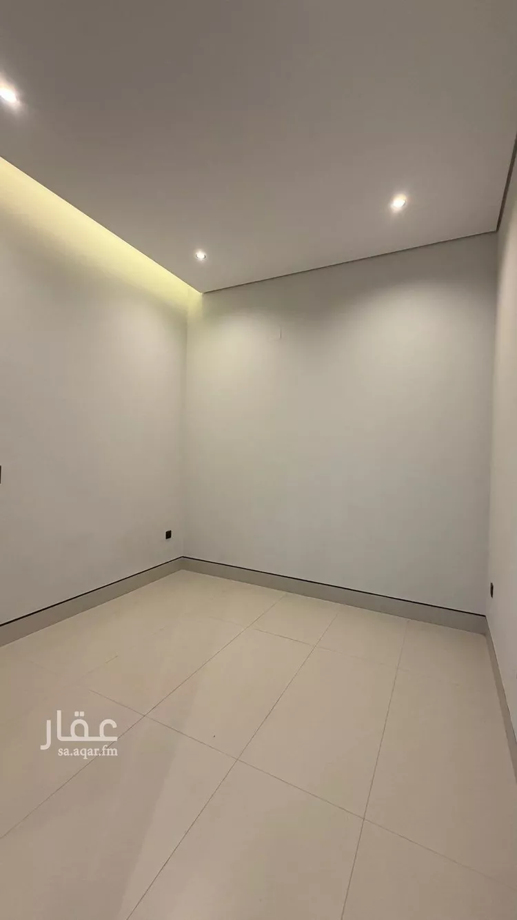 فيلا للبيع في شارع أبي زرعة الهمذاني, حي المهدية, مدينة الرياض, منطقة الرياض 8