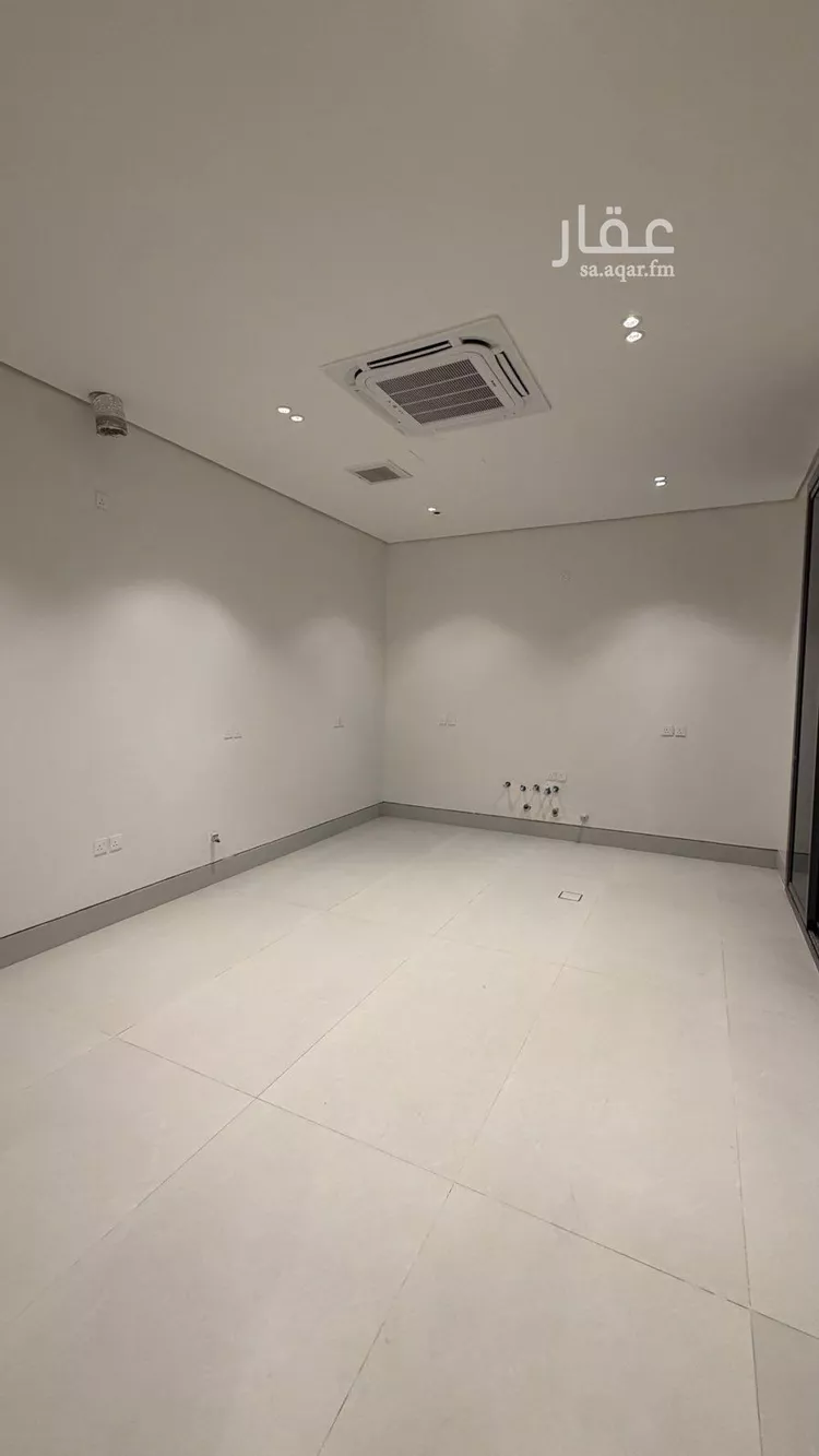 فيلا للبيع في شارع ابن صدقة الغرافي, حي المهدية, مدينة الرياض, منطقة الرياض 13