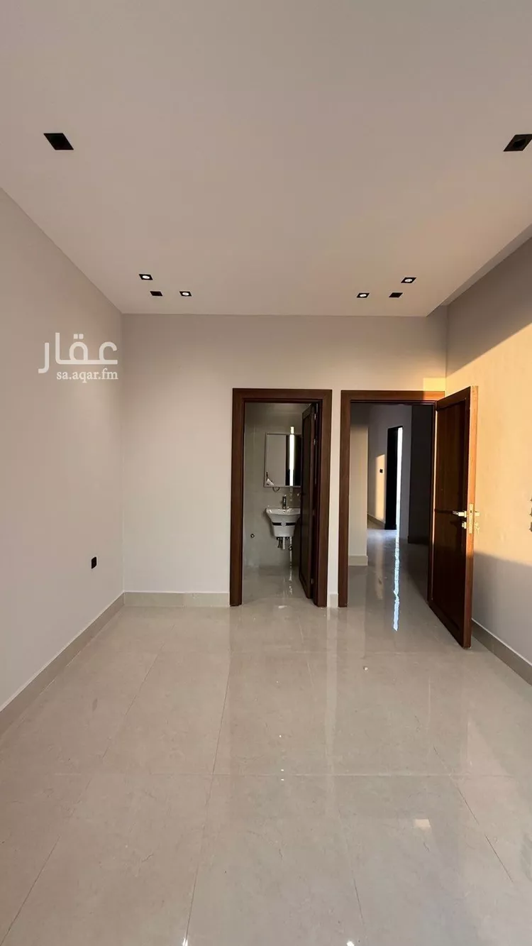 فيلا للبيع في شارع عبداللطيف بن المبارك, حي المهدية, مدينة الرياض, منطقة الرياض