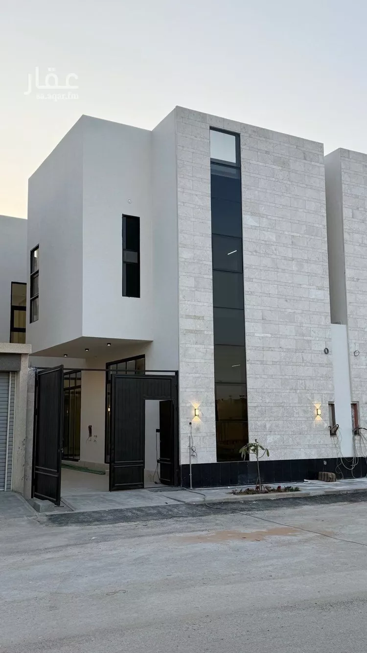 فيلا للبيع في شارع عبداللطيف بن المبارك, حي المهدية, مدينة الرياض, منطقة الرياض صورة 2