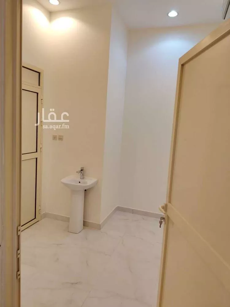 دور للبيع في شارع محمد بن يوسف, حي النرجس, مدينة الرياض, منطقة الرياض صورة 5