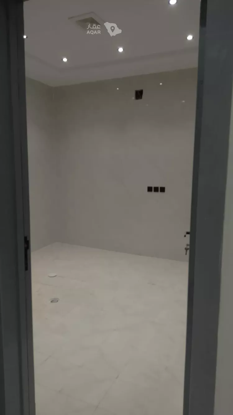 Floor for Sale in Riyadh Al Janadriyah 6