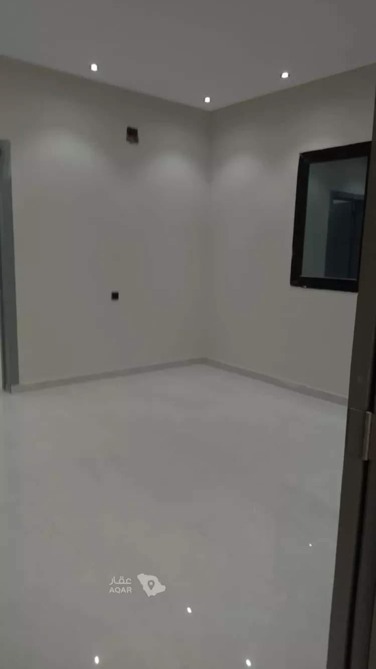 Floor for Sale in Riyadh Al Janadriyah 7