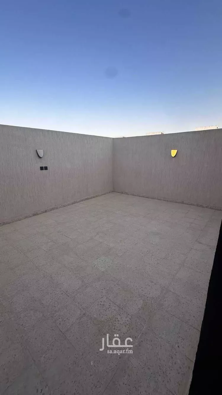 Floor for Sale in Riyadh Al Janadriyah