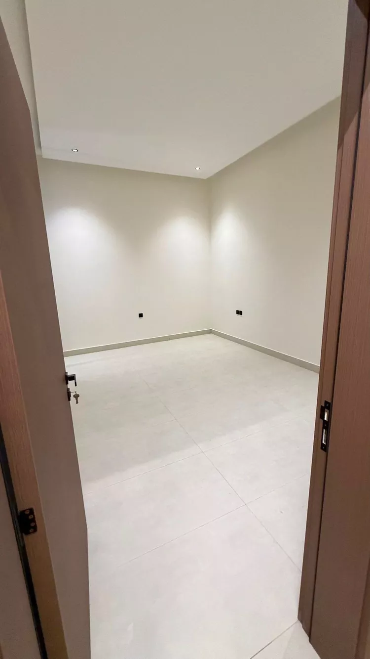 Floor for Sale in Riyadh Al Ezdihar 14