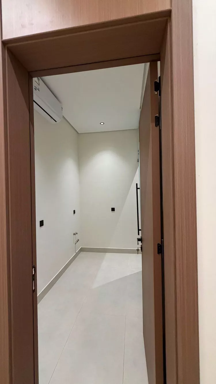 Floor for Sale in Riyadh Al Ezdihar 16