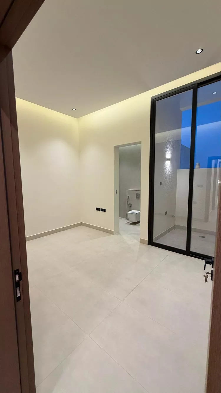 Floor for Sale in Riyadh Al Ezdihar 12