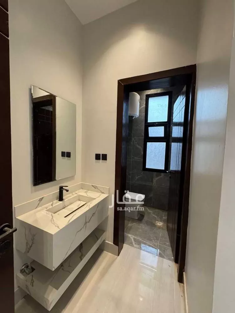 Floor for Sale in Riyadh Al Janadriyah