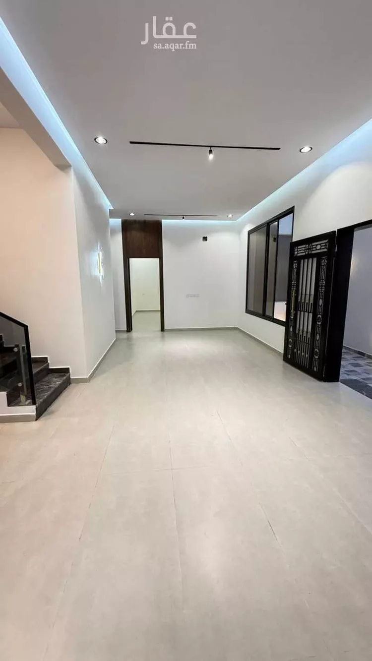 فيلا للبيع في شارع علي بن وهب, حي العزيزية, مدينة الرياض, منطقة الرياض صورة 3