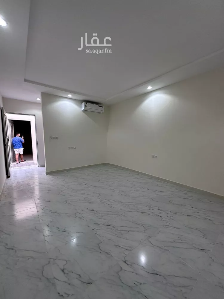 غرفة للإيجار في شارع عبدالملك بن عمر بن عبدالعزيز, حي الرمال, مدينة الرياض, منطقة الرياض