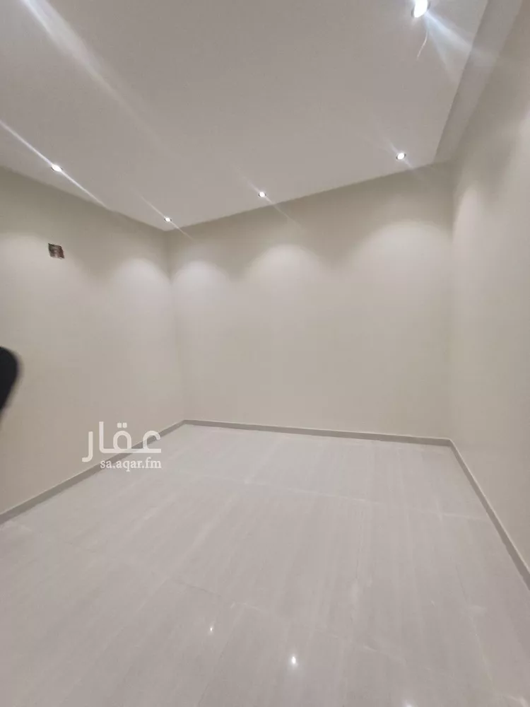 دور للبيع في شارع إسماعيل القيسي, حي عكاظ, مدينة الرياض, منطقة الرياض صورة 4