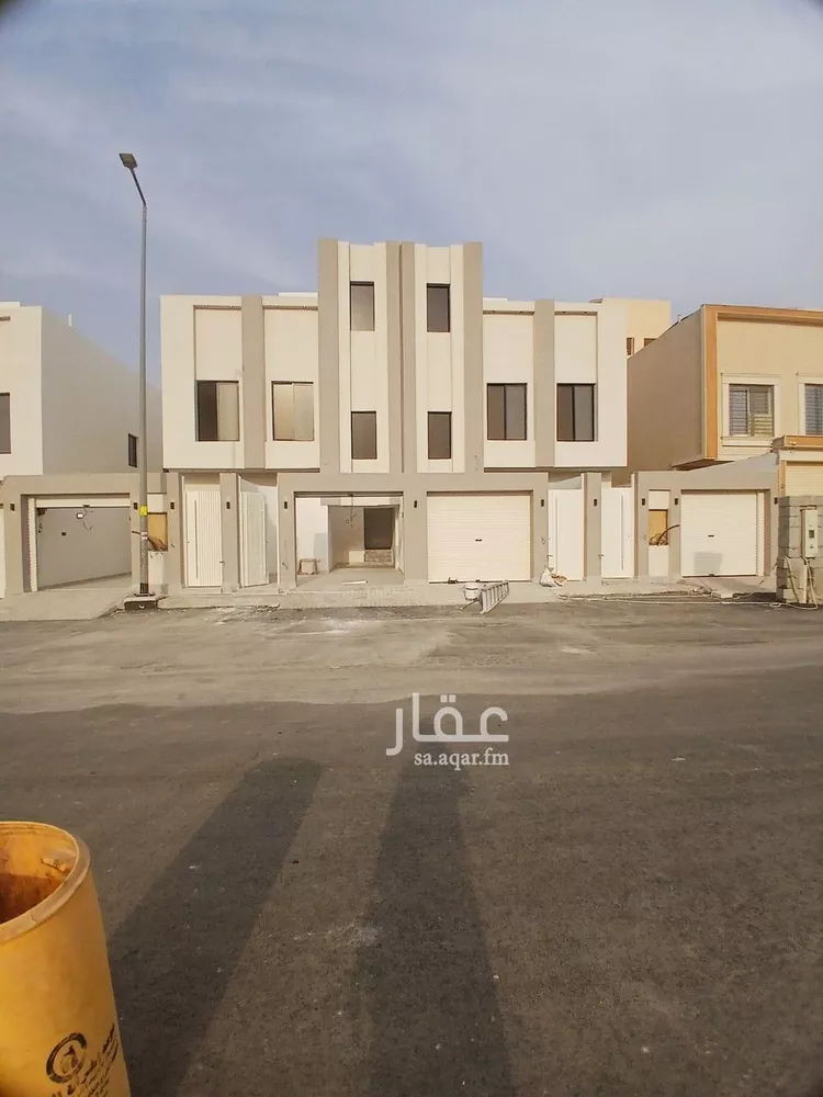 دور للبيع في شارع حامد عبدالحفيظ, حي عكاظ, مدينة الرياض, منطقة الرياض صورة 2