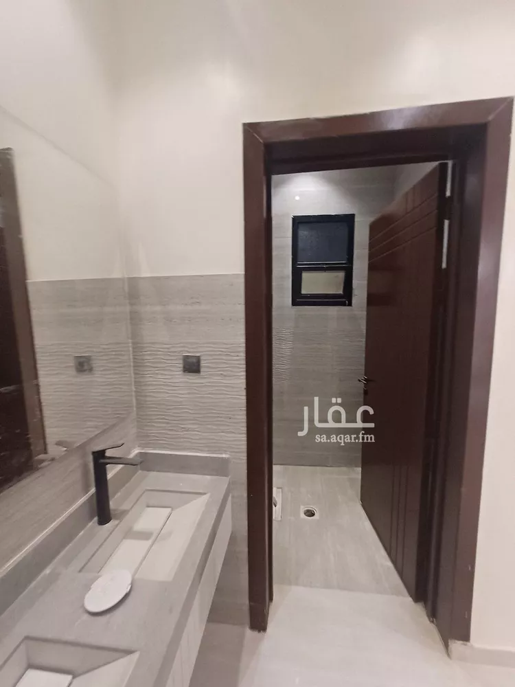 دور للبيع في شارع إسماعيل القيسي, حي عكاظ, مدينة الرياض, منطقة الرياض صورة 5