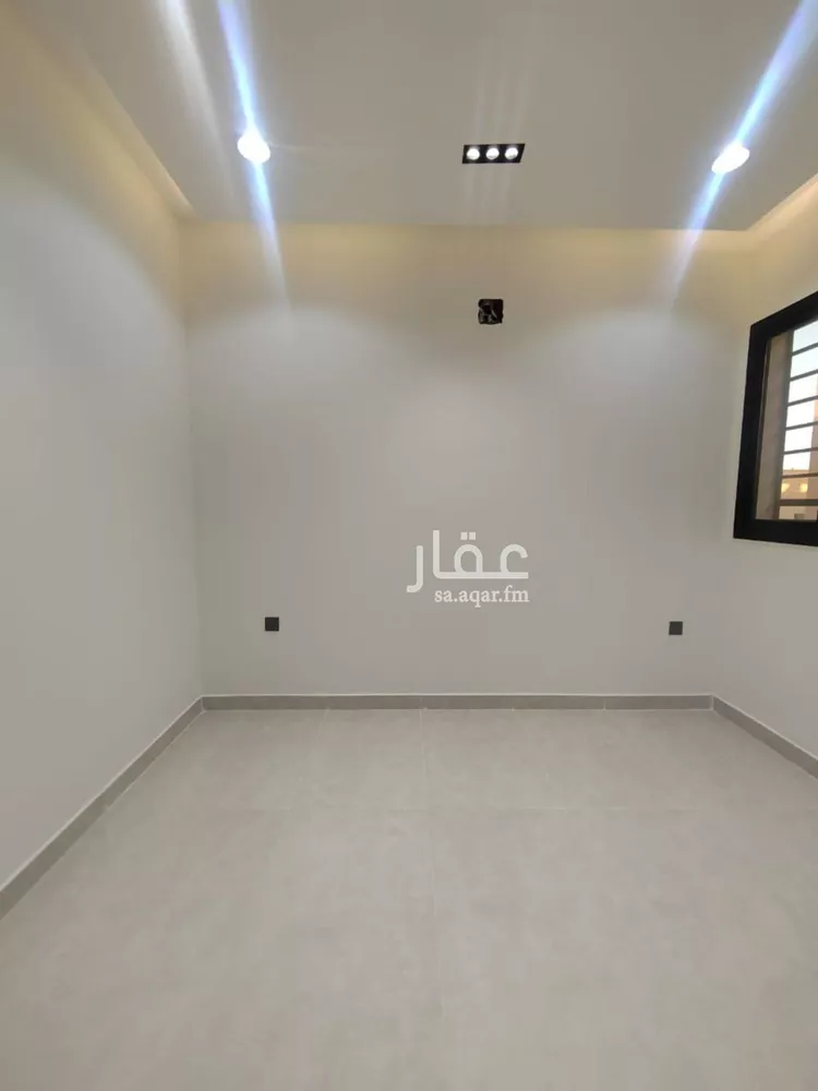 فيلا للبيع في شارع خارجة بن خذاقة, حي العريجاء الأوسط, مدينة الرياض, منطقة الرياض صورة 3