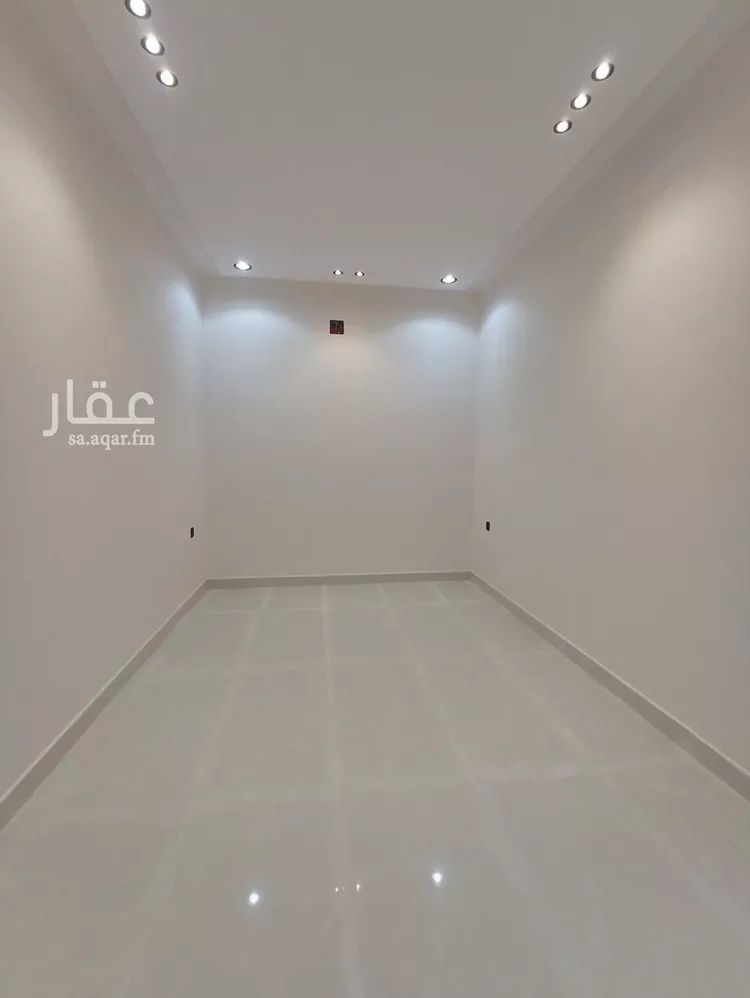 دور للبيع في شارع أبي العجاج, حي عكاظ, مدينة الرياض, منطقة الرياض صورة 4