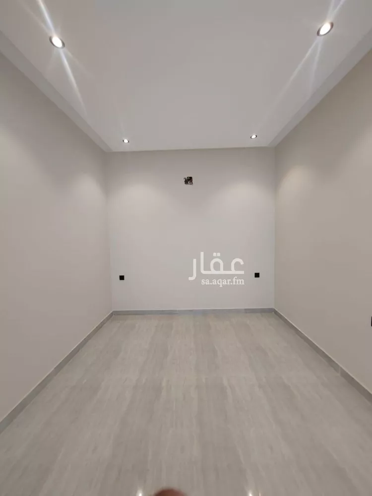 فيلا للبيع في شارع عبدالعزيز العبادي, حي العريجاء الغربي, مدينة الرياض, منطقة الرياض صورة 2