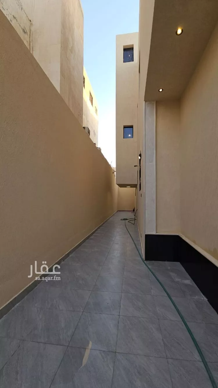 فيلا للبيع في شارع الفتح بن الحجاج, حي العريجاء الأوسط, مدينة الرياض, منطقة الرياض صورة 4