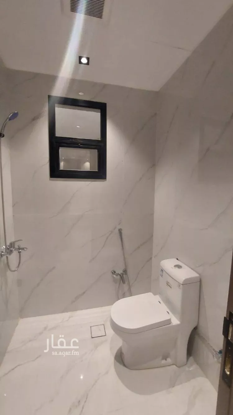 دور للبيع في شارع يعقوب بن أبي الفضل, حي عكاظ, مدينة الرياض, منطقة الرياض صورة 2