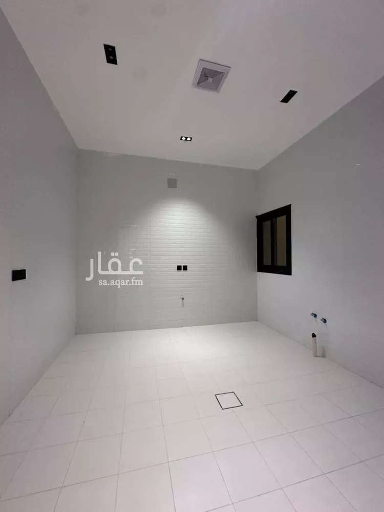 دور للبيع في شارع ابن المنذر, حي عكاظ, مدينة الرياض, منطقة الرياض صورة 3