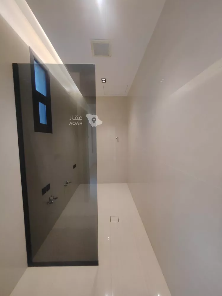 فيلا للبيع في شارع زينب بنت عبدالرحمن, حي العريجاء الأوسط, مدينة الرياض, منطقة الرياض 15