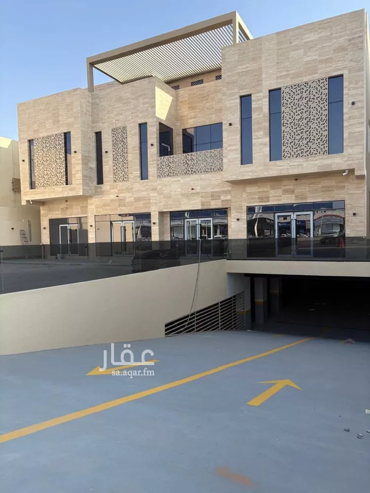 عمارة للإيجار في شارع سعود بن عبدالعزيز بن محمد الفرعي, حي النزهة, مدينة الرياض, منطقة الرياض صورة 2