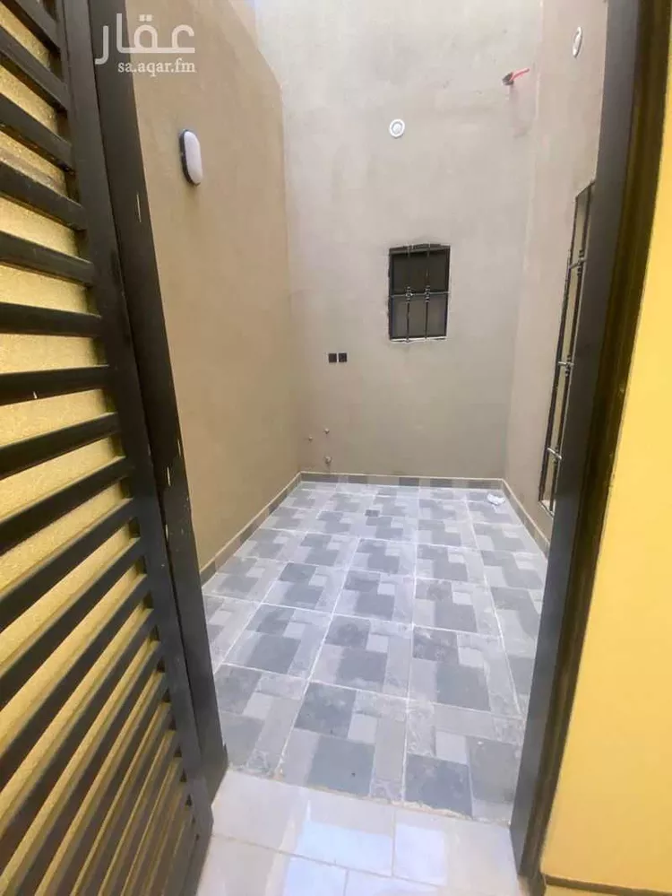 Floor for Sale in Riyadh An Nadhim 17