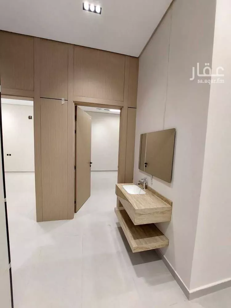 دور للبيع في شارع شرق, حي النظيم, مدينة الرياض, منطقة الرياض 15