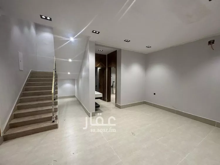 فيلا للبيع في شارع حسين الأبريقي, حي عكاظ, مدينة الرياض, منطقة الرياض صورة 2