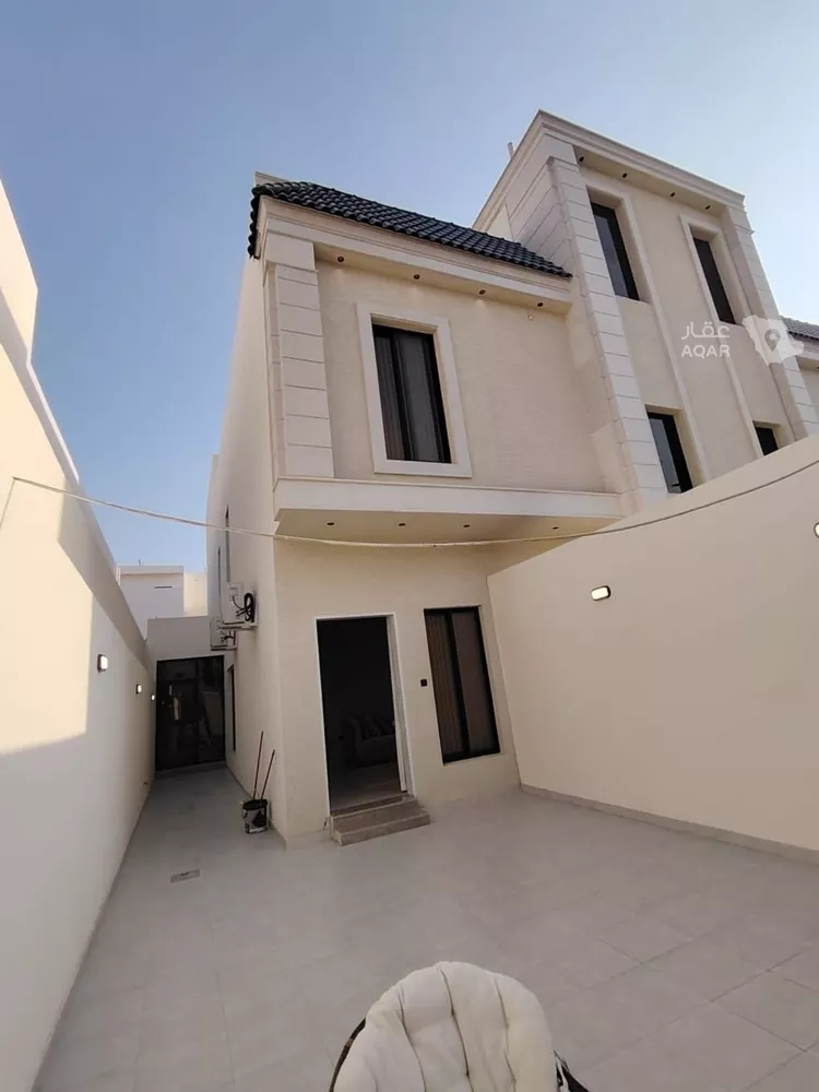 Floor for Sale in Riyadh Al Badi'ah 3