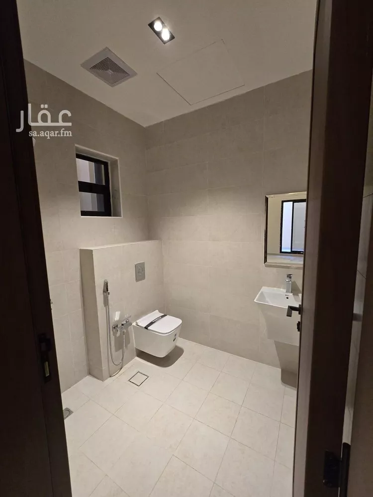 دور للبيع في شارع أبان بن صالح, حي عكاظ, مدينة الرياض, منطقة الرياض صورة 5