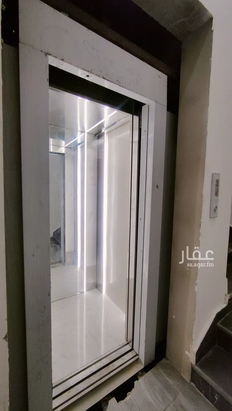 دور للبيع في شارع الصفراء, حي إشبيلية, مدينة الرياض, منطقة الرياض صورة 2