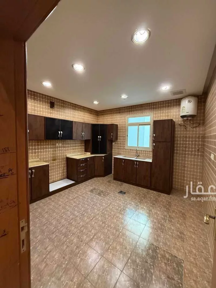 Floor for Rent in Ad Diriyah Al Khalidiyah صورة 3