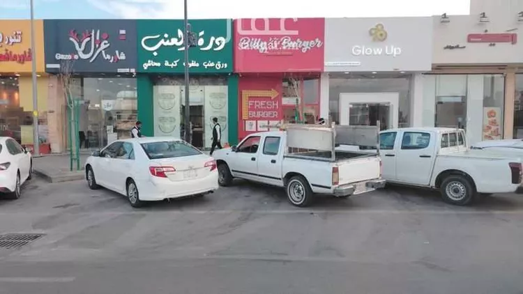 محل للإيجار في شارع العباس الكندي, حي الروضة, مدينة بريدة, منطقة القصيم صورة 2
