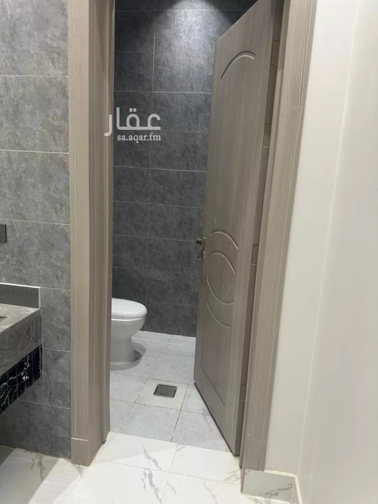 دور للبيع في شارع حسن مشاط, حي عكاظ, مدينة الرياض, منطقة الرياض 8