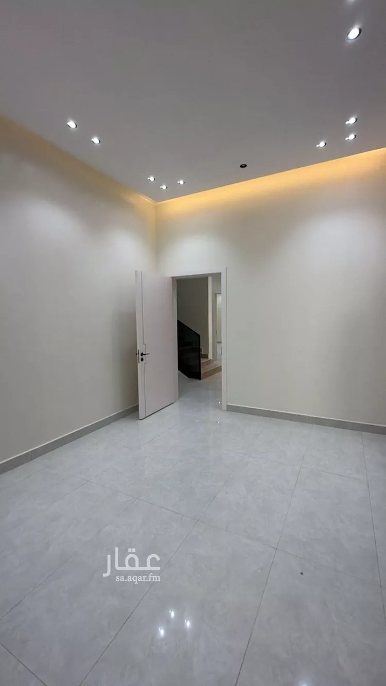 فيلا للبيع في شارع إبراهيم بن حسين, حي الرمال, مدينة الرياض, منطقة الرياض صورة 3