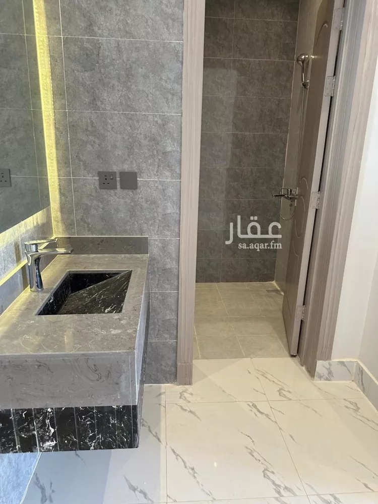 دور للبيع في شارع حسن مشاط, حي عكاظ, مدينة الرياض, منطقة الرياض صورة 4