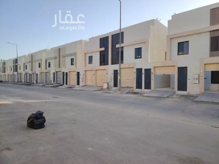 فيلا للبيع في شارع ابن الطيلسان القرطبي, حي عكاظ, مدينة الرياض, منطقة الرياض صورة 3