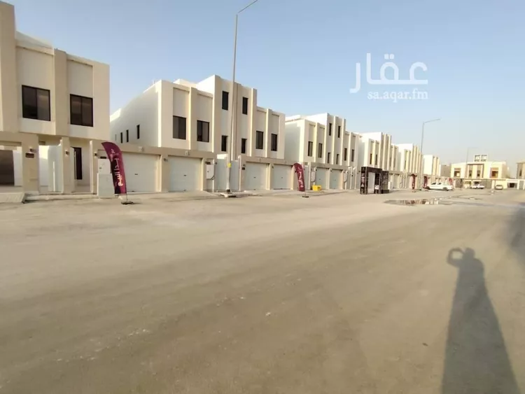 دور للبيع في شارع أم يونس, حي عكاظ, مدينة الرياض, منطقة الرياض صورة 2